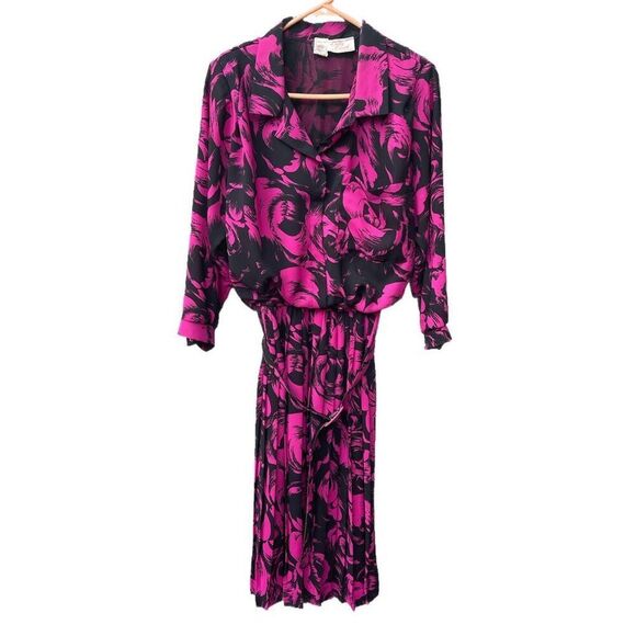 Lady Carol Dresses & Skirts - Vintage Lady Carol size Medium ( measured) pleated skirt dress.